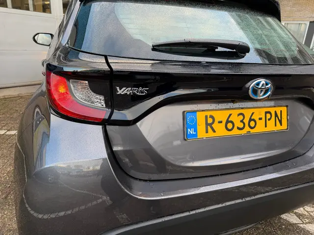 Toyota Yaris 1.5 Hybrid Active 2022 Hybride Benzine 9