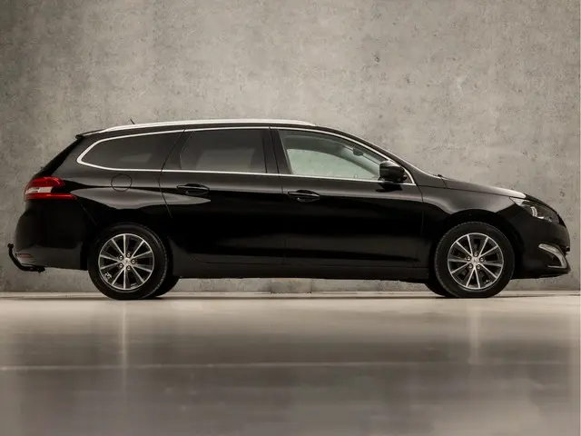 Peugeot 308 SW 1.2 PureTech Premium Sport 2015 Benzine 4