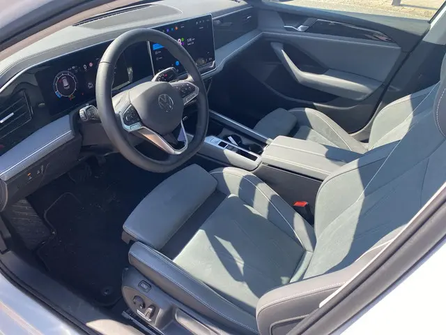 Volkswagen Passat Variant 1.5 eTSI Business 2024 Benzine 13