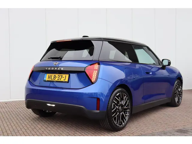 MINI 3-Deurs Cooper E | Favoured L 2025 Elektrisch 7
