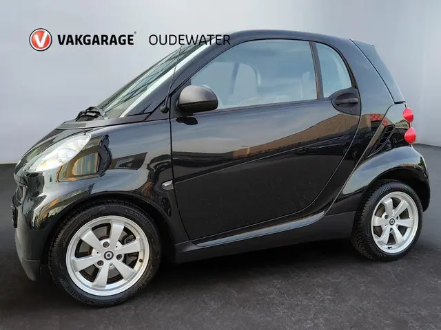 Smart Fortwo coupé 1.0 mhd Pure met Airco 2012 Benzine 3
