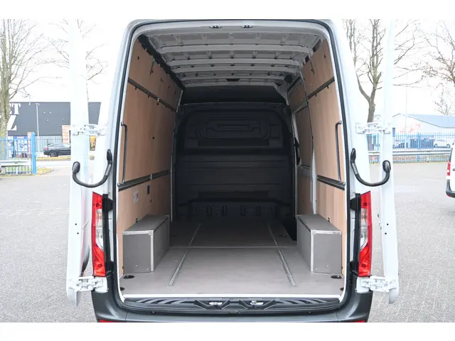 Mercedes-Benz Sprinter 317 CDI L2H2 RWD 2024 Diesel 13