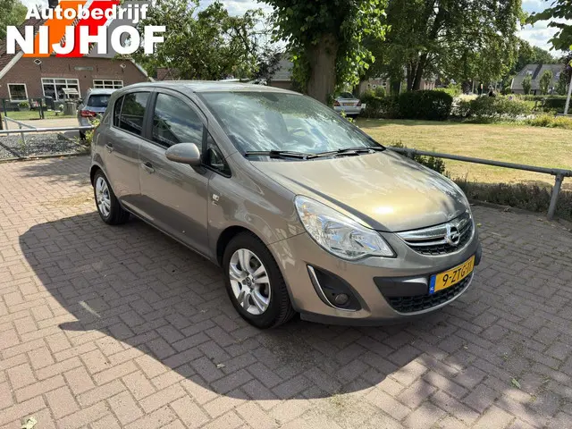Opel Corsa 1.4-16V 2012 Benzine 8