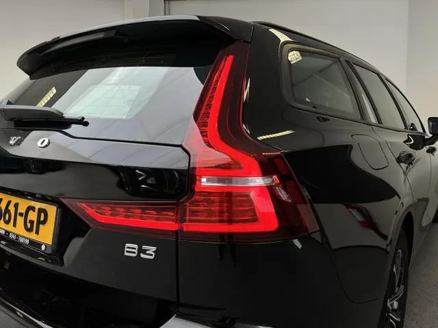 Volvo V60 2.0 B3 Momentum Advantage 2021 Benzine 9