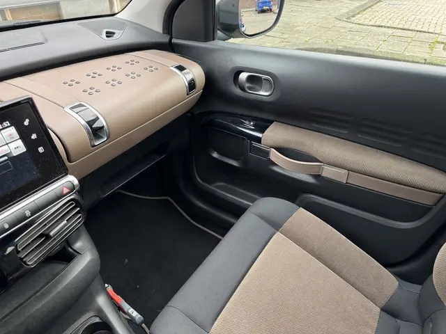 Citroën C4 Cactus 1.2 PureTech Shine 2018 Benzine 15