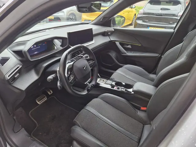 Peugeot 2008 1.2T 130pk Automaat GT 2024 Benzine 6
