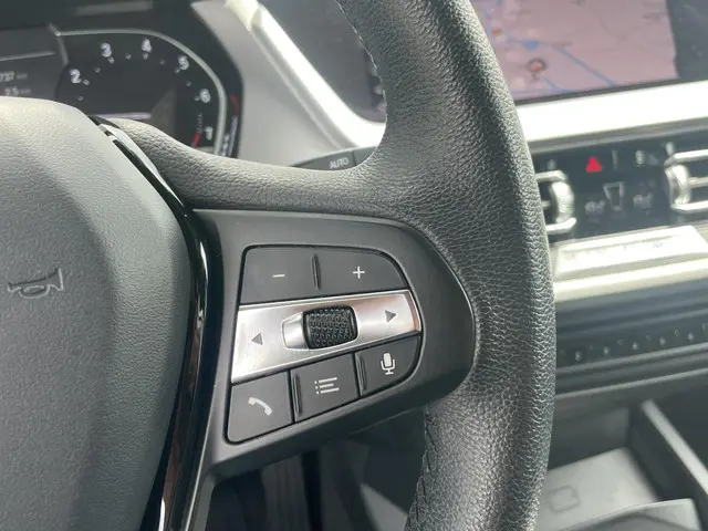 BMW 1 Serie 118i Executive Edition 2019 Benzine 14