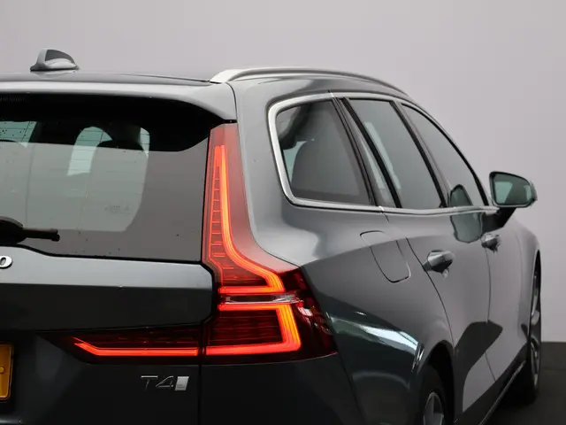 Volvo V60 2.0 T4 Momentum Pro 2019 Benzine 13