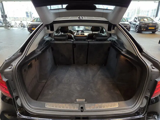 BMW 3 Serie Gran Turismo 320i Executive 2014 Benzine 36