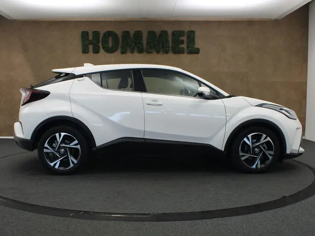 Toyota C-HR 1.8 Hybrid Dynamic 2023 Hybride Benzine 15
