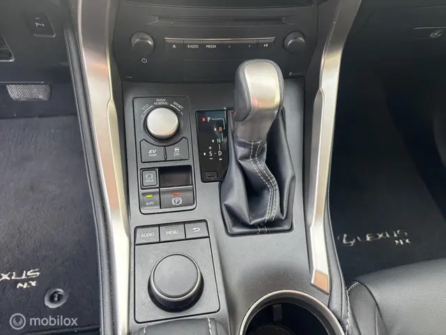 Lexus NX 300h AWD Luxury Line 2017 Hybride Benzine 12