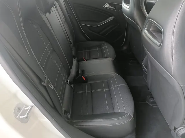 Mercedes-Benz A-Klasse 200 Ambition 2012 Benzine 12