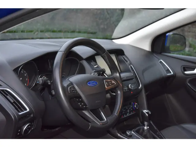 Ford Focus 1.0 First Edition 2015 Benzine 6