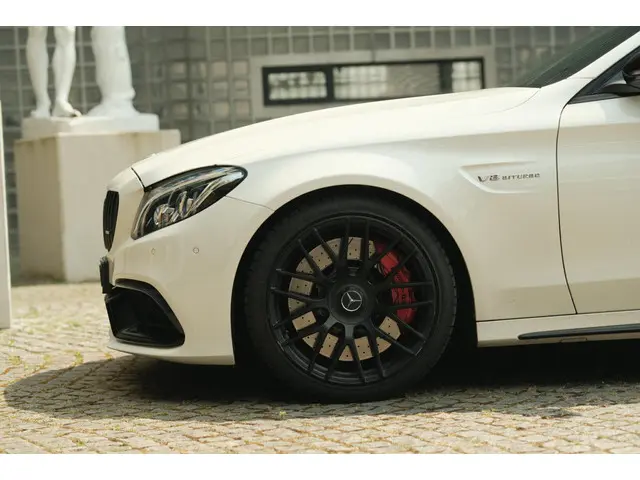 Mercedes-Benz C-Klasse AMG 63 S 2015 Benzine 8