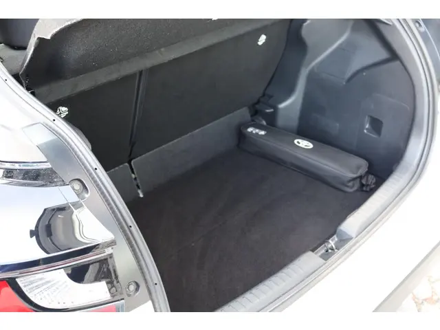 Toyota Yaris 1.5 Hybrid Active 2022 Hybride Benzine 29