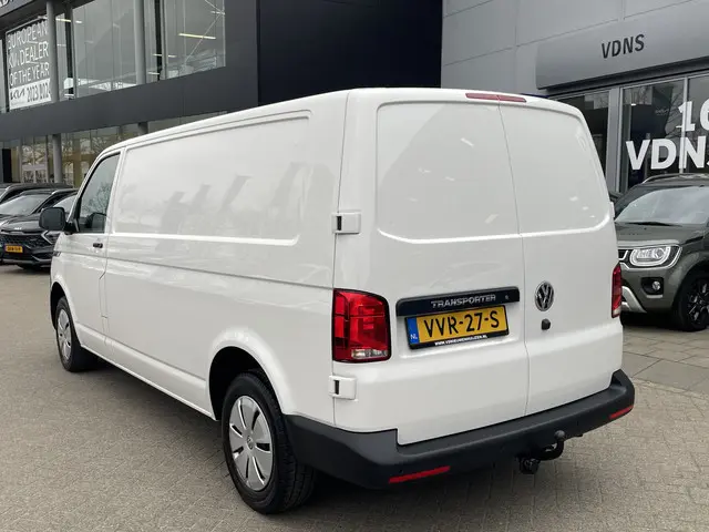 Volkswagen Transporter 2.0 TDI L2H1 28 2023 Diesel 5