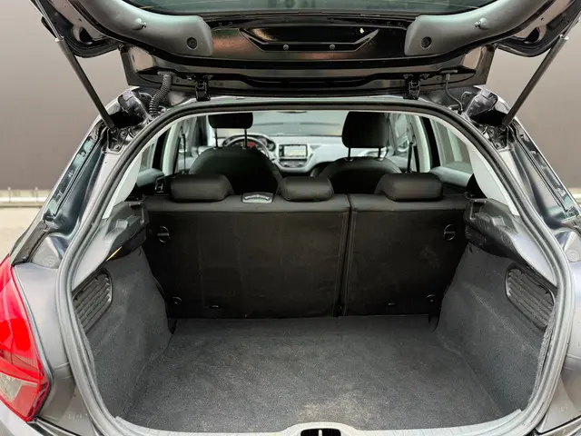 Peugeot 208 1.2 PureTech Allure 2018 Benzine 23