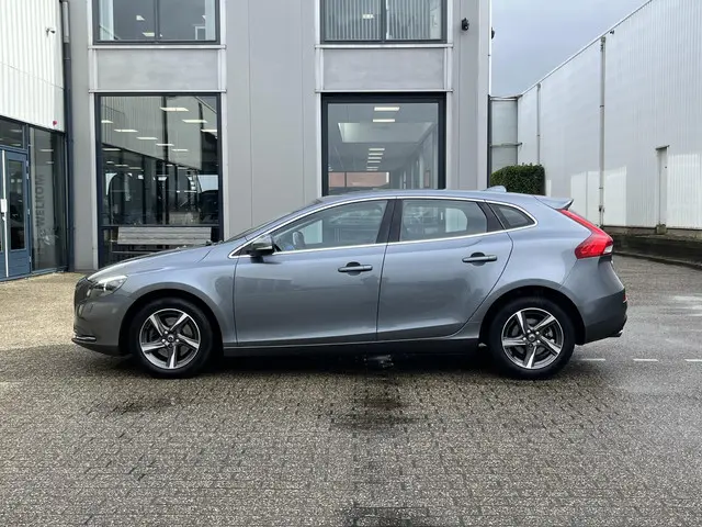 Volvo V40 2.0 T3 Momentum 2016 Benzine 31