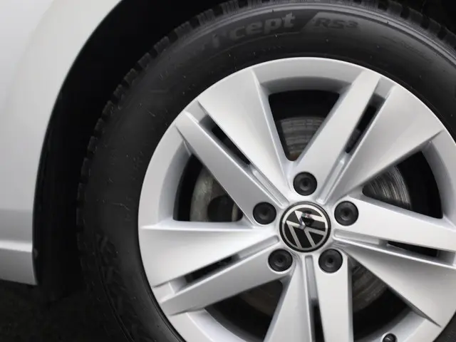 Volkswagen Golf 1.5eTSI/130PK Life DSG 2023 Benzine 26