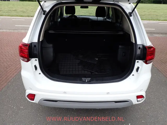 Mitsubishi Outlander 2.4 PHEV Pure 2020 Hybride Benzine 23