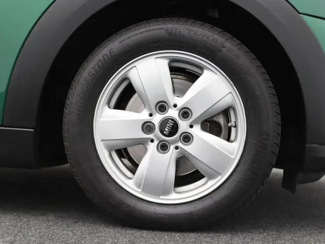 MINI 5-Deurs One 2022 Benzine 19