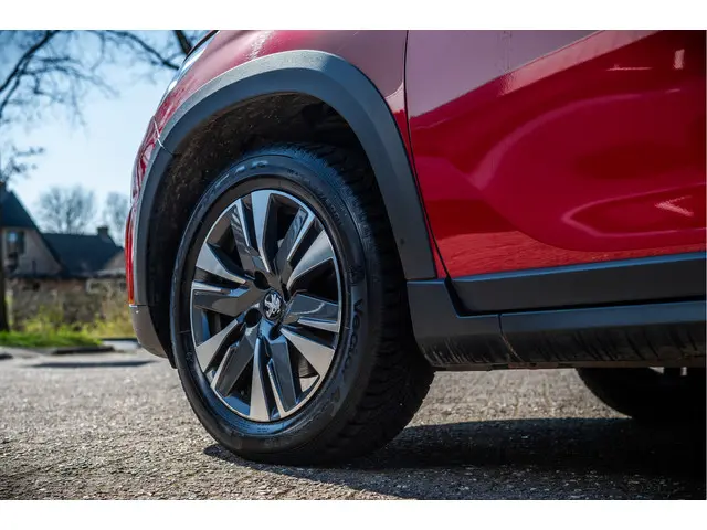 Peugeot 2008 1.2 PureTech Allure 2019 Benzine 27