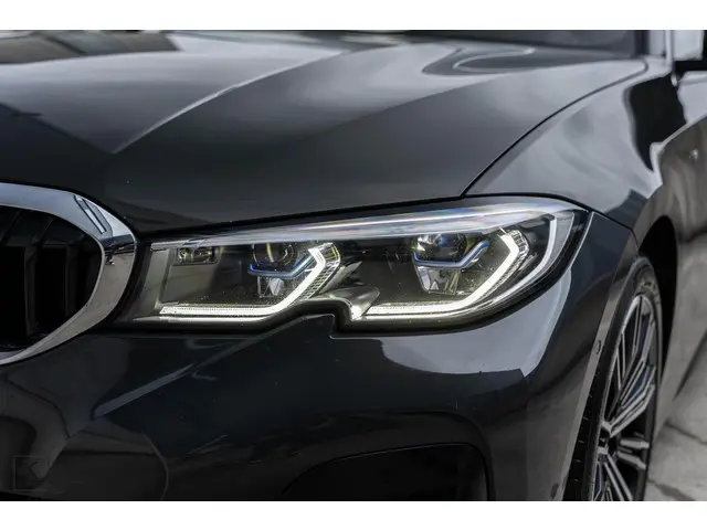 BMW 3 Serie 320i High Executive Edition 2020 Benzine 8