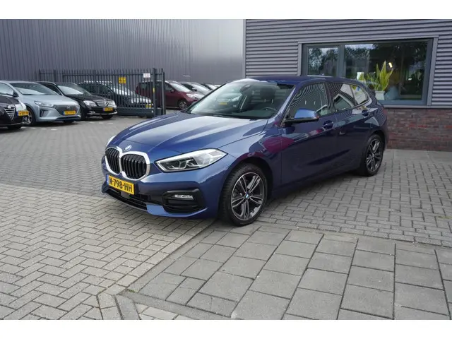 BMW 1 Serie 118i Business Edition 2021 Benzine 6