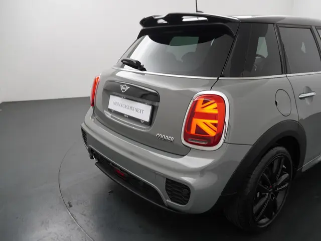 MINI 5-Deurs Cooper Dalston Edition 2021 Benzine 27