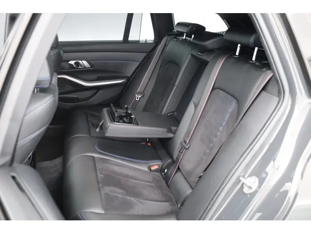 BMW 3 Serie Touring 330e M Sport 2022 Hybride Benzine 26