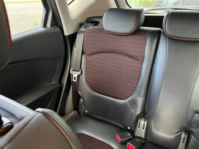 Renault Captur 1.2 TCe Helly Hansen 2015 Benzine 25