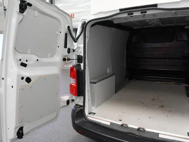 Peugeot Expert 1.5 BlueHDI 120PK L2 2023 Diesel 34