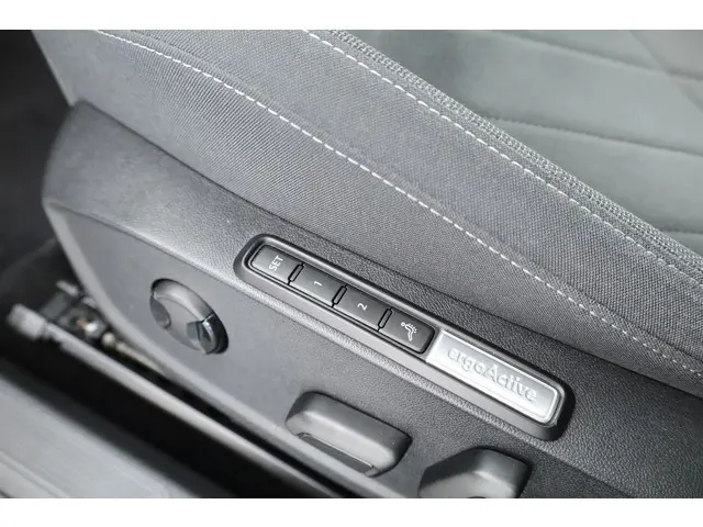 Volkswagen Golf 1.5 eTSI Style DSG 2020 Benzine 8