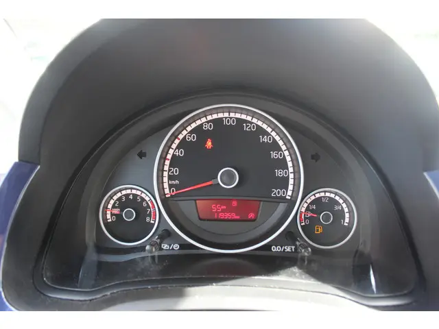 Volkswagen up! 1.0 CLUB high up! BlueMotion 2015 Benzine 16