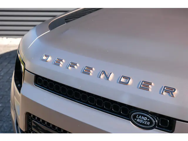 Land Rover Defender 110 4.4 P635 110 Octa 2025 Benzine 4