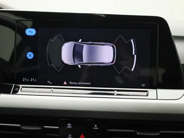 Volkswagen Golf 1.0eTSI/110PK Life DSG 2023 Benzine 9