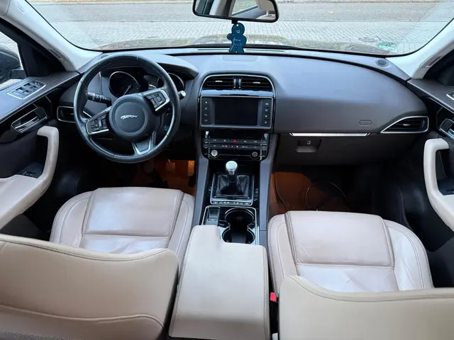 Jaguar F-PACE 2.0 Prestige E-Performance 20d 2017 Diesel 6