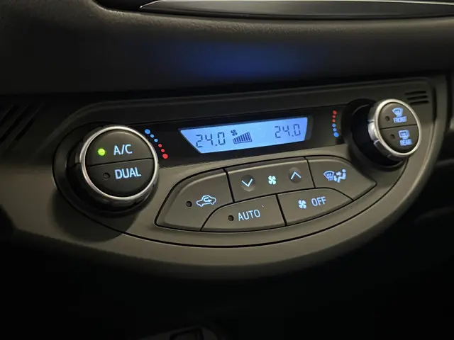 Toyota Yaris 1.5 Hybrid Aspiration 2018 Hybride Benzine 17