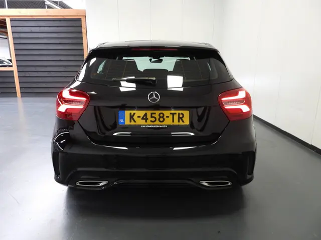 Mercedes-Benz A-Klasse A180 AMG Edition 2017 Benzine 36