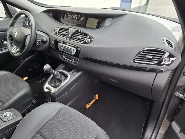 Renault Scénic TCe 115 Bose 2013 Benzine 32