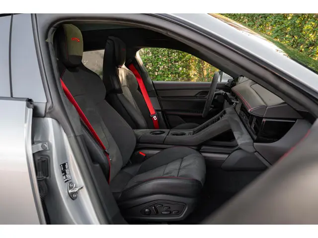 Porsche Taycan Sport Turismo GTS 93 kWh 2022 Elektrisch 9