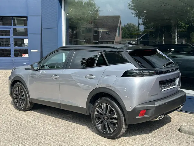 Peugeot 2008 1.2 Hybrid 145 GT 2025 Hybride Benzine 2