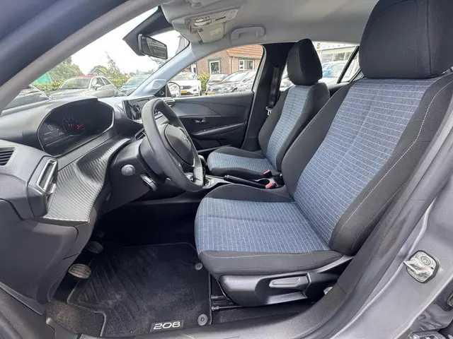 Peugeot 208 1.2 PureTech Like 2021 Benzine 14
