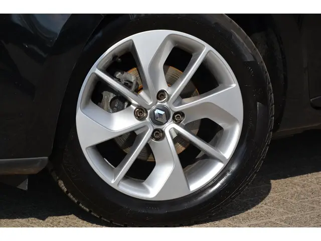 Renault Clio Estate 0.9 TCe Limited 2017 Benzine 3