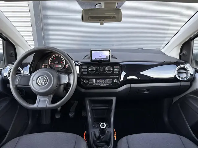 Volkswagen up! 1.0 move up! BlueMotion 2013 Benzine 7