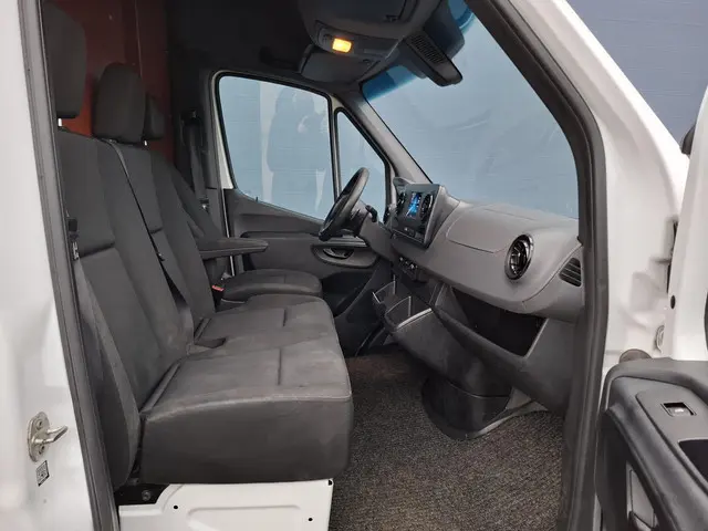 Mercedes-Benz Sprinter 211 2.2 CDI L2H2 2019 Diesel 31