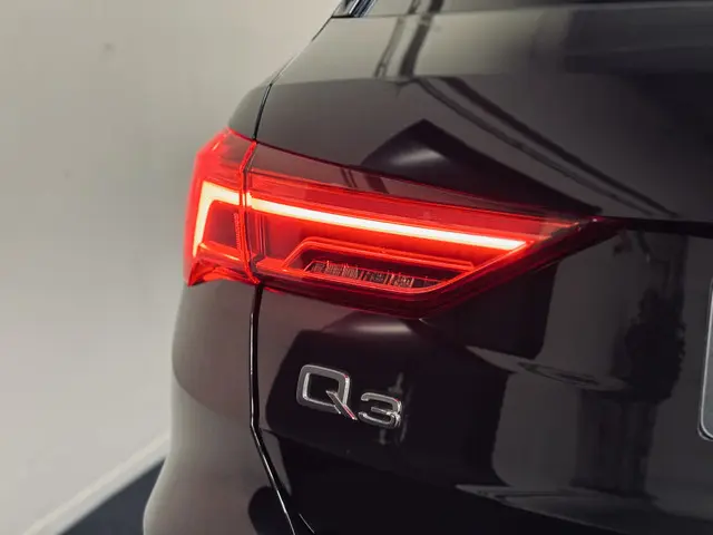 Audi Q3 35 TFSI S edition 2x S-Line 2022 Benzine 32
