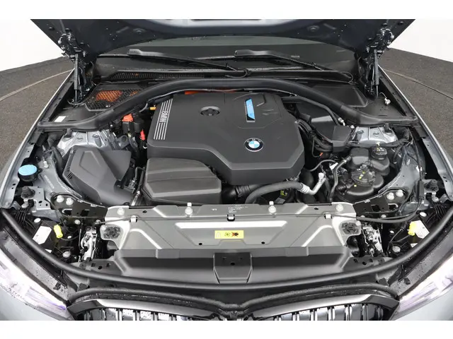 BMW 3 Serie Touring 330e 2025 Hybride Benzine 42