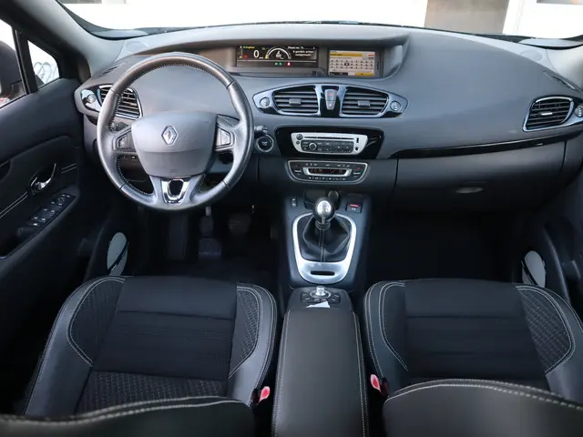 Renault Scénic 1.2 TCe 130 PK Bose 2014 Benzine