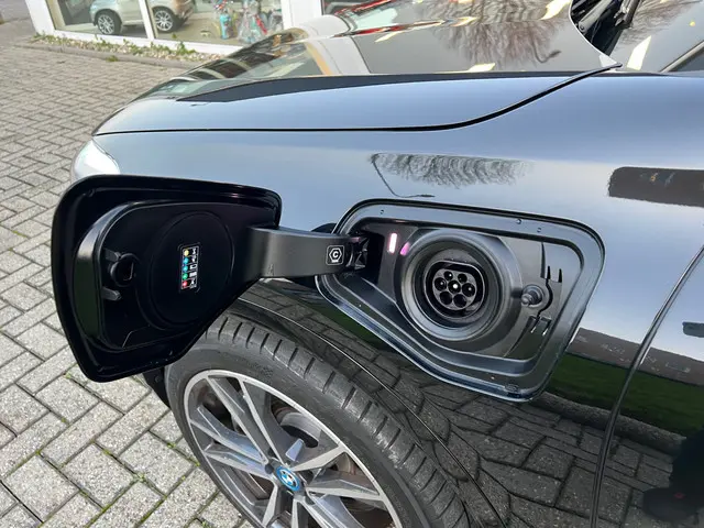 BMW X2 xDrive25e High Executive 2022 Hybride Benzine 12